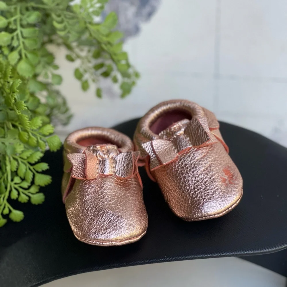 FRESHLY PICKED baby moccasins rose gold metallic Size 2
